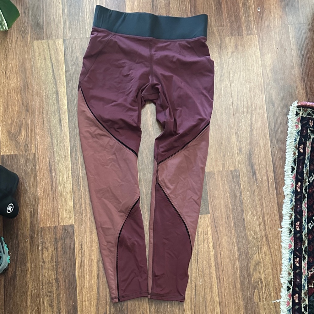 Michi Maroon color block Leggings sz m